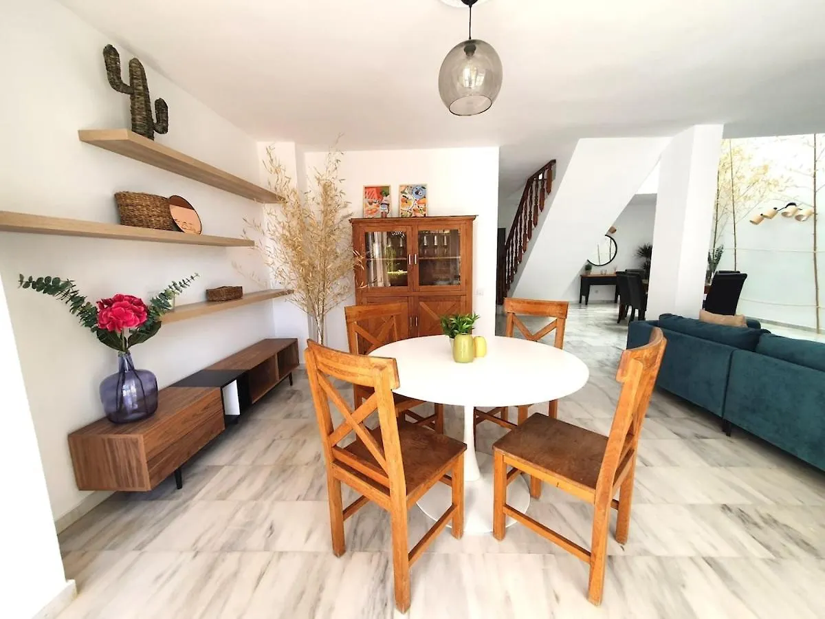 Gran Casa Luminosa Con Jardin Privado Villa Estepona